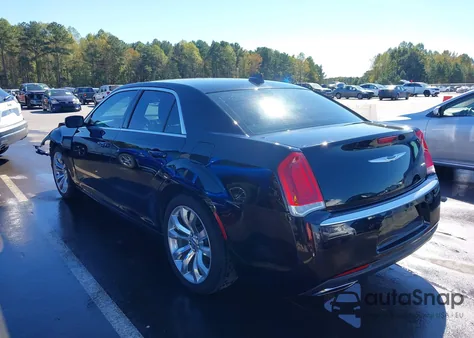 2019 Chrysler 300 Touring z USA, uszkodzony, nr VIN 2C3CCAAG8KH660344
